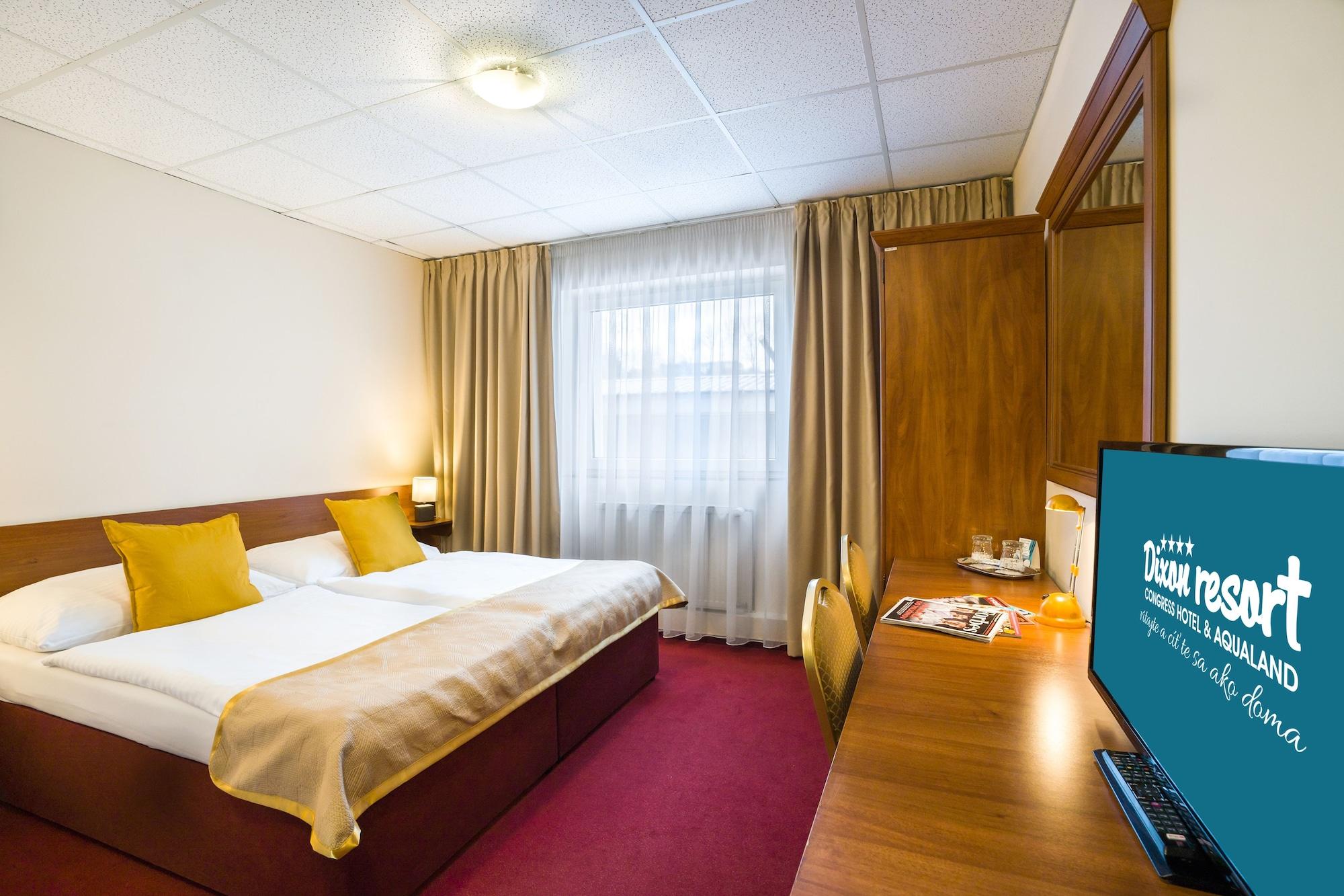 Hotel Dixon So Vstupom Do Bazena A Virivky Zdarma - Free Entrance To Pool And Jacuzzi Included Банска бистрица Екстериор снимка