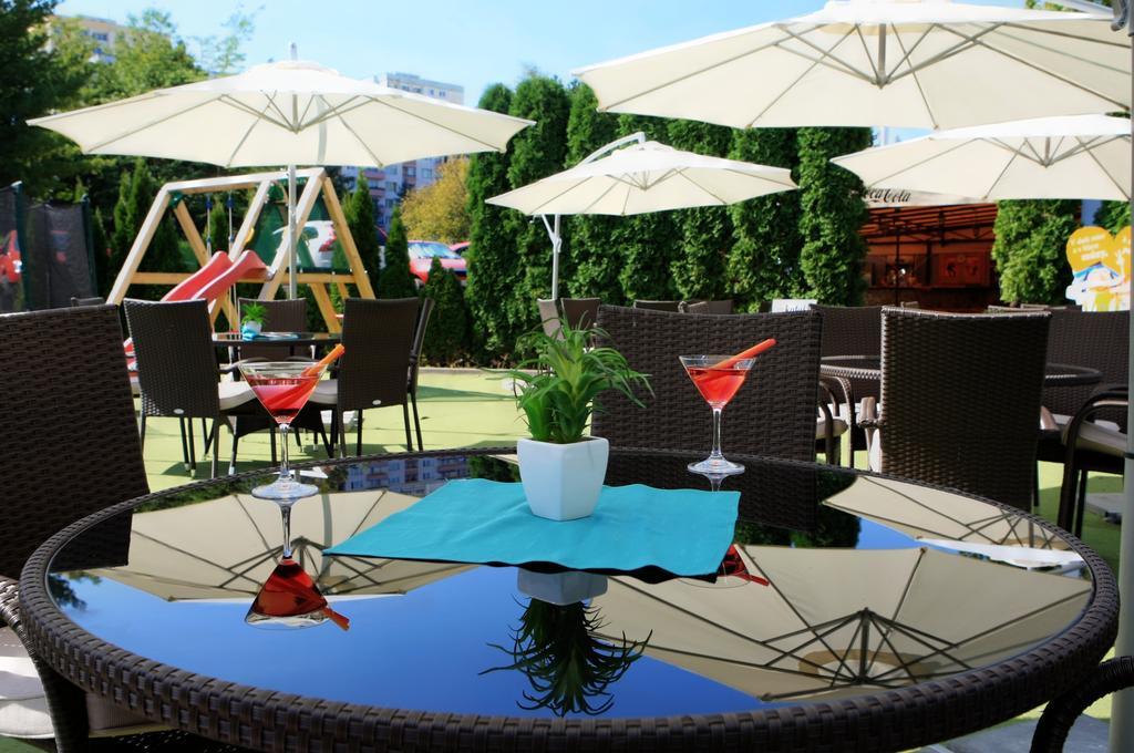 Hotel Dixon So Vstupom Do Bazena A Virivky Zdarma - Free Entrance To Pool And Jacuzzi Included Банска бистрица Екстериор снимка