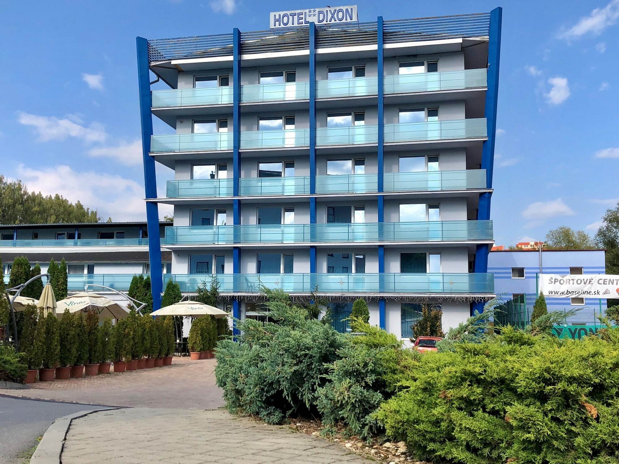 Hotel Dixon So Vstupom Do Bazena A Virivky Zdarma - Free Entrance To Pool And Jacuzzi Included Банска бистрица Екстериор снимка