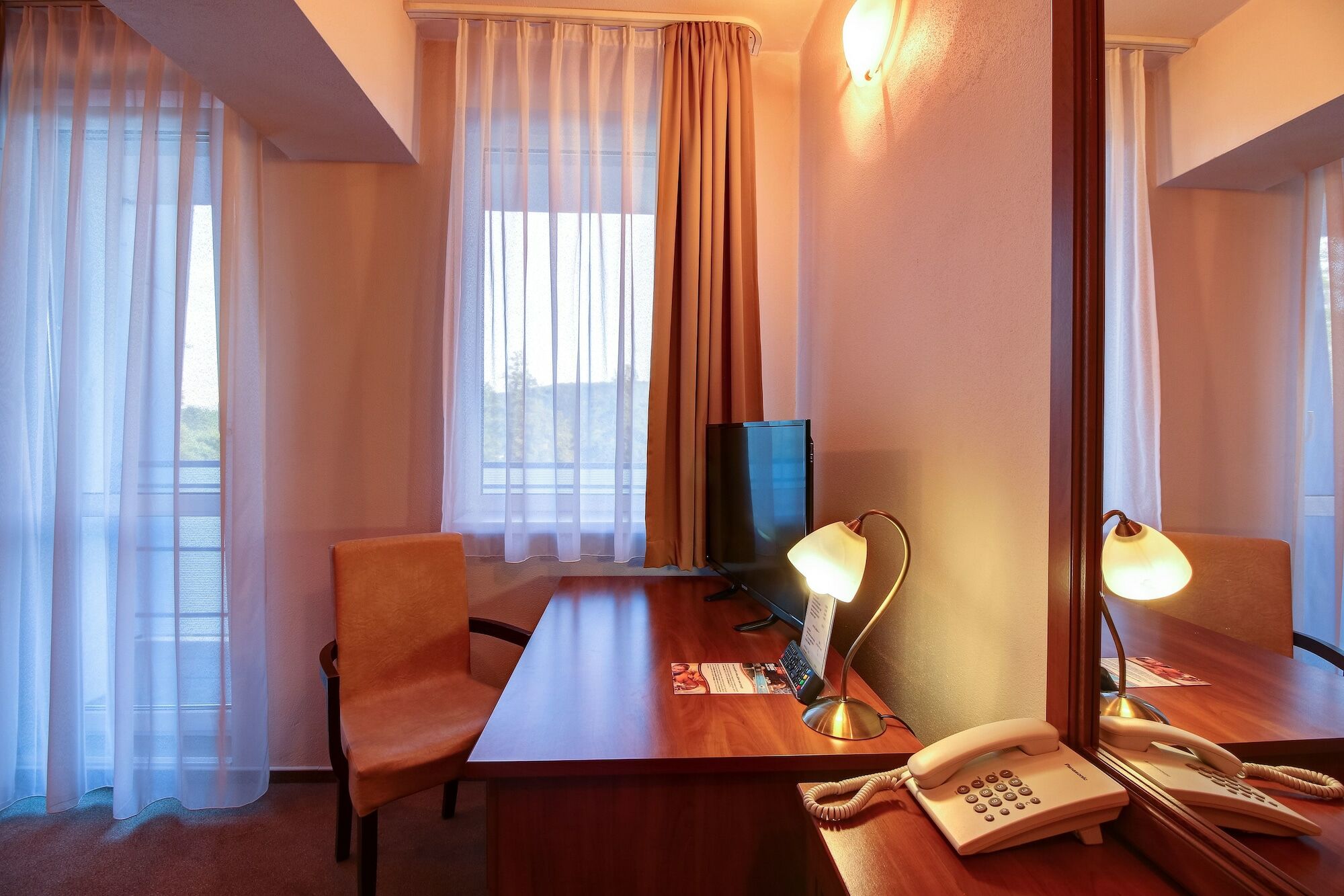 Hotel Dixon So Vstupom Do Bazena A Virivky Zdarma - Free Entrance To Pool And Jacuzzi Included Банска бистрица Екстериор снимка