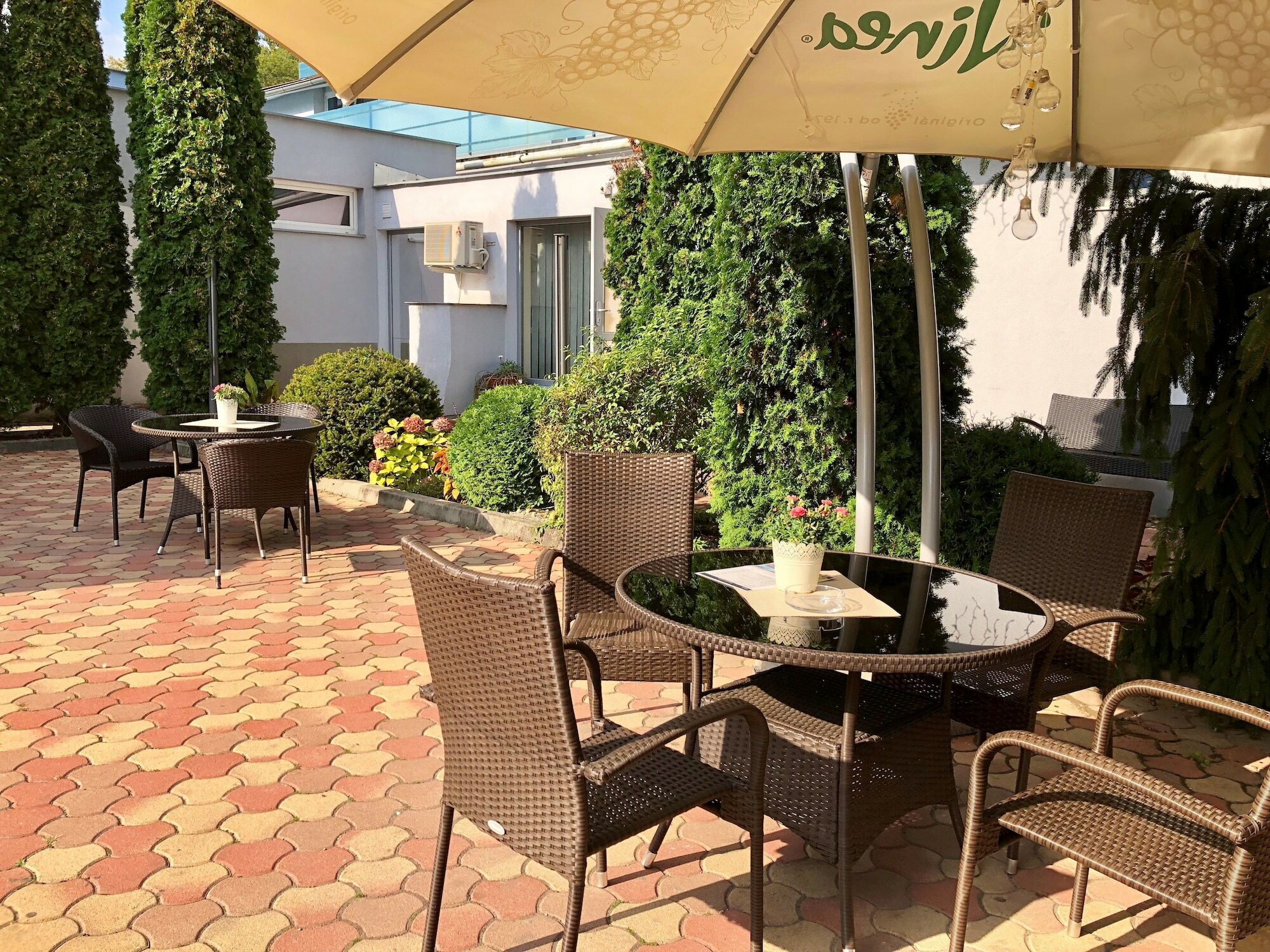 Hotel Dixon So Vstupom Do Bazena A Virivky Zdarma - Free Entrance To Pool And Jacuzzi Included Банска бистрица Екстериор снимка
