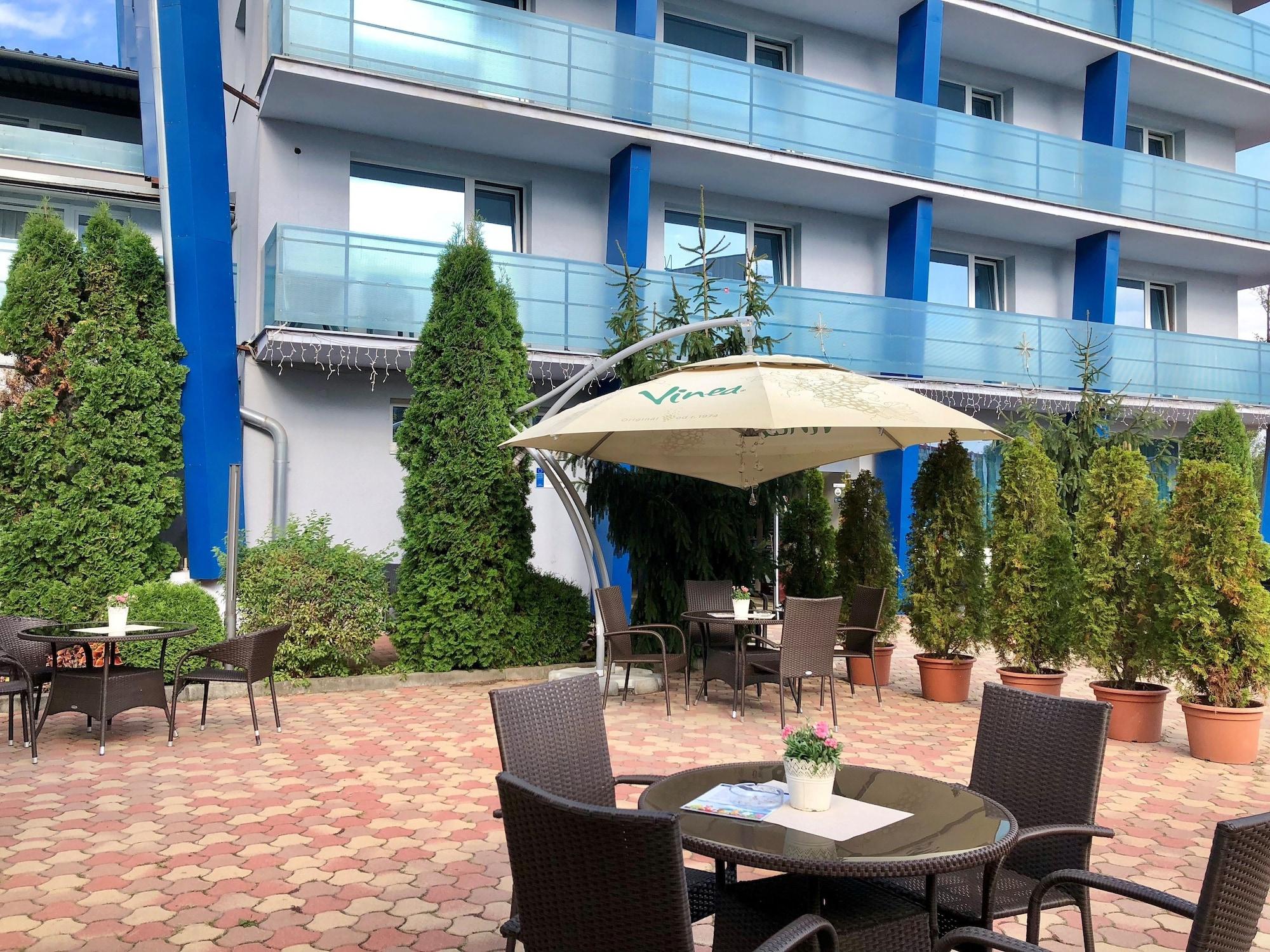Hotel Dixon So Vstupom Do Bazena A Virivky Zdarma - Free Entrance To Pool And Jacuzzi Included Банска бистрица Екстериор снимка