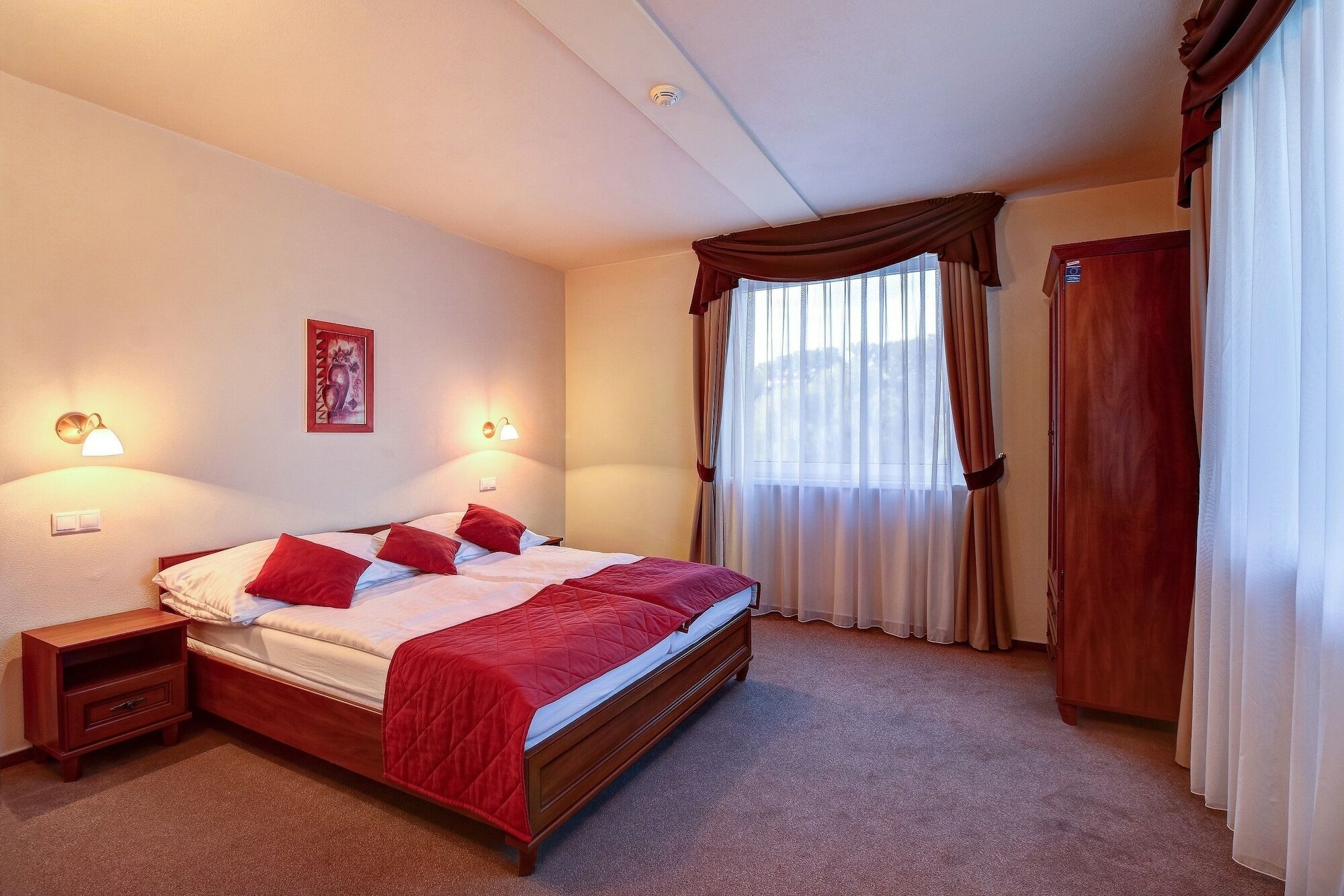 Hotel Dixon So Vstupom Do Bazena A Virivky Zdarma - Free Entrance To Pool And Jacuzzi Included Банска бистрица Екстериор снимка